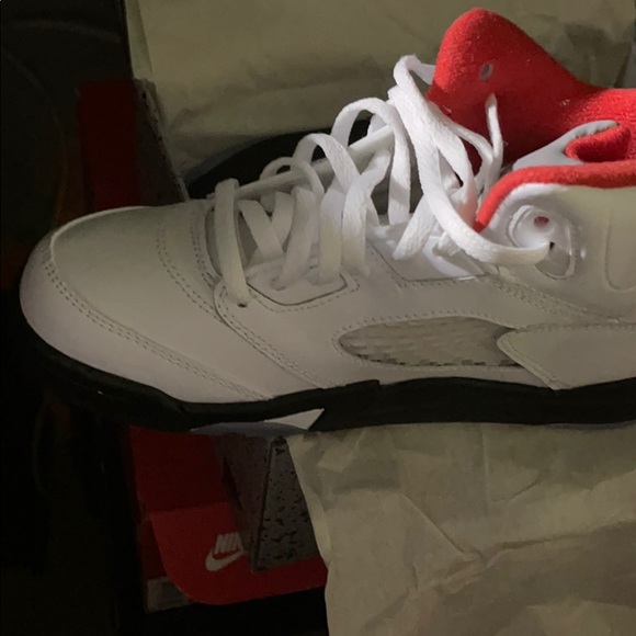 Boys Jordan’s size 2 in a half brand new - Picture 4 of 4